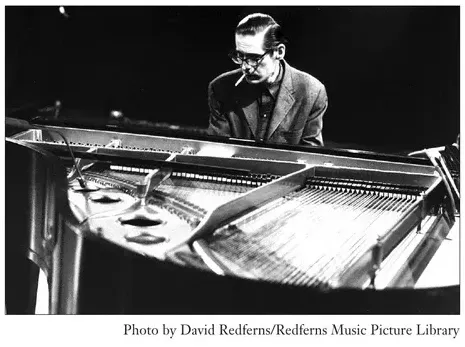 Photo of jazz pianist Bill Evans at the piano