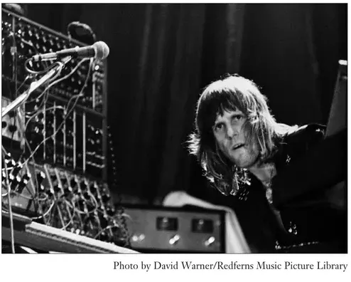 Photo of progressive-rock keyboardist Keith Emerson